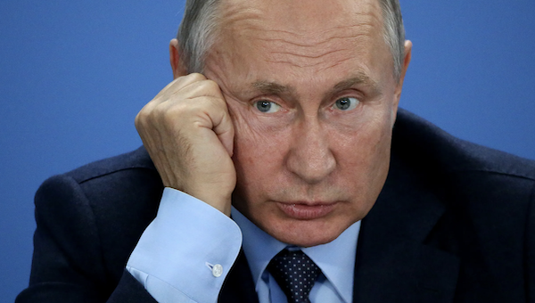 Russian elites planning to poison Putin