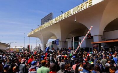 US & Mexican Riot Police Hold Back Thousand Migrants Trying To Bum-Rush El Paso Bridge