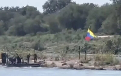 Illegals From Venezuela Plant Venezuelan Flag on American Soil – Biden Grants 470,000 Work Visas