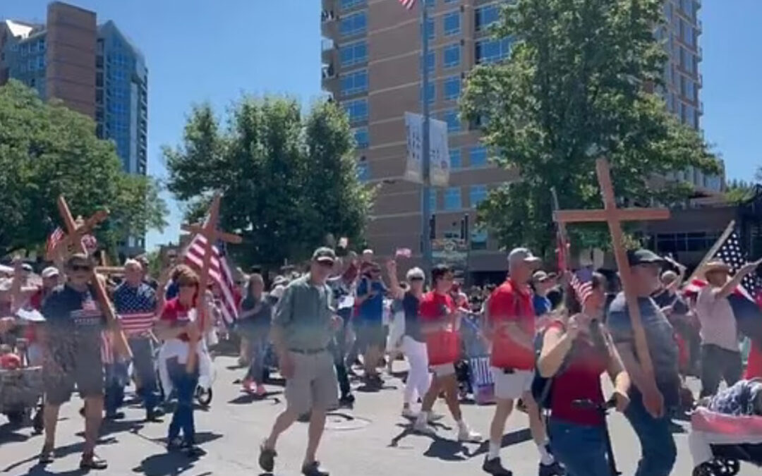 Residents Stage HUGE Christian Cross Parade when Idaho City Officials Try to Ban Cross from Event